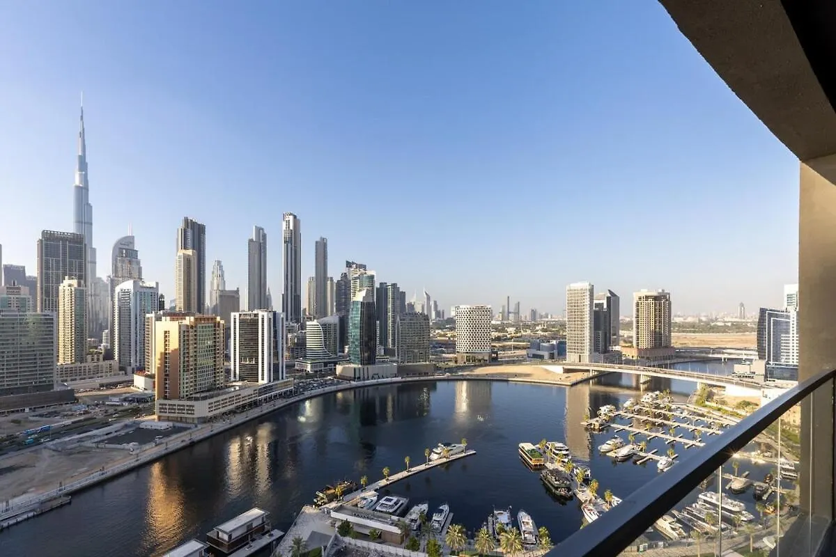 شقة Waves - Tranquil Waterfront Living 2B Retreat With Balcony دبي