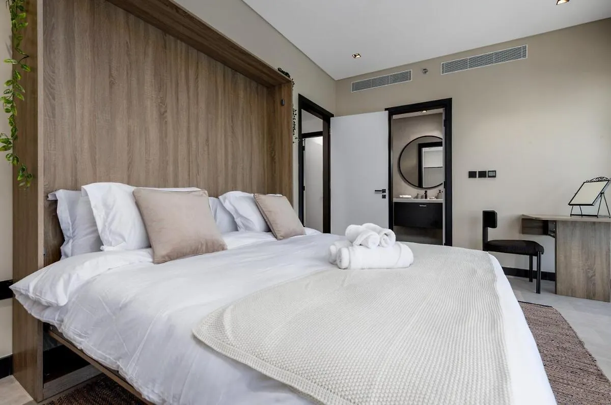 Waves - Tranquil Waterfront Living 2B Retreat With Balcony Apartment Dubai