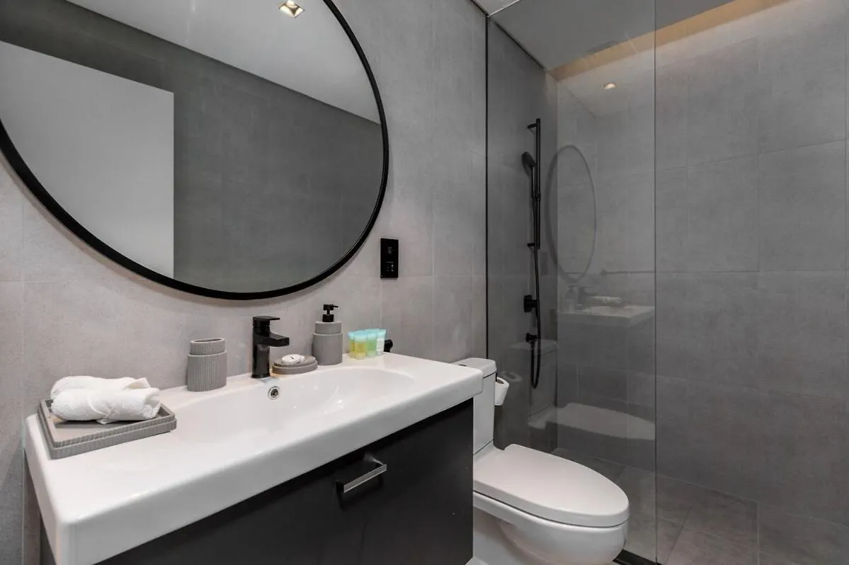 Waves - Tranquil Waterfront Living 2B Retreat With Balcony Apartment Dubai