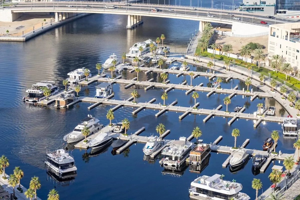 Waves - Tranquil Waterfront Living 2B Retreat With Balcony Apartment Dubai
